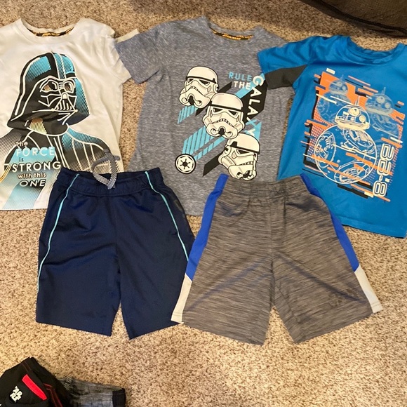 Boys size 5 Star Wars shirts and shorts. Three shirts and two shorts - Picture 1 of 6